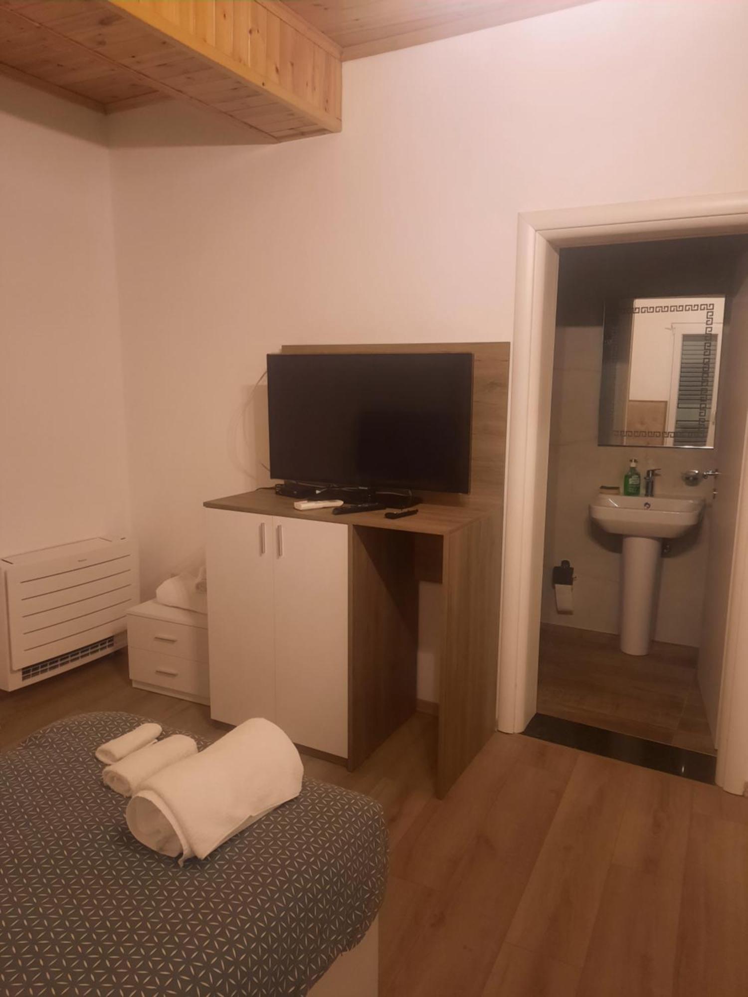 Villa Bujtina Lugina E Vjoses Përmet Esterno foto
